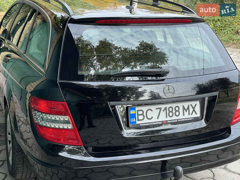 Універсал Mercedes-Benz C-Class 2010 в Дніпрі