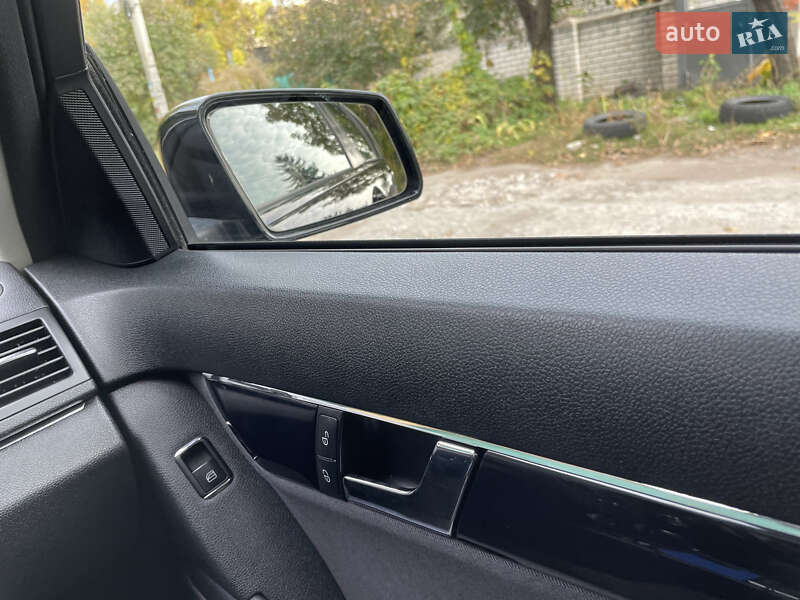 Універсал Mercedes-Benz C-Class 2010 в Дніпрі