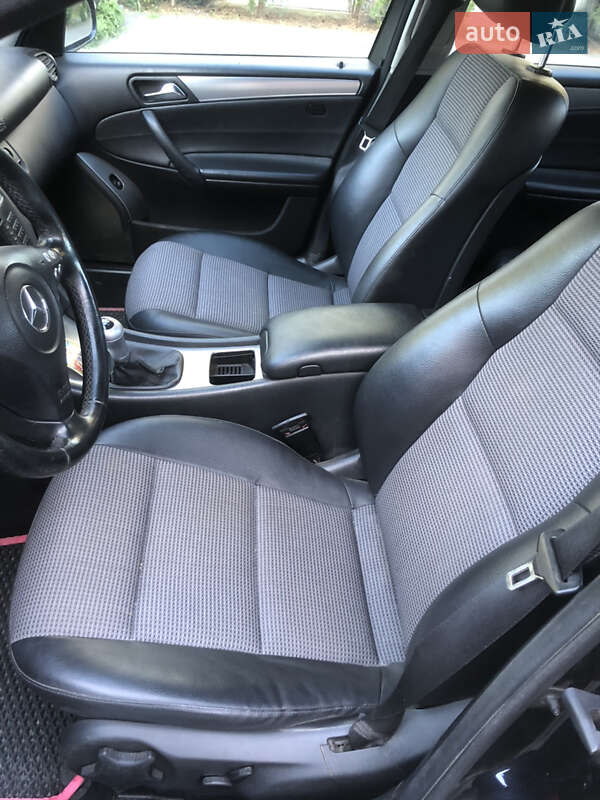 Седан Mercedes-Benz C-Class 2005 в Яворове