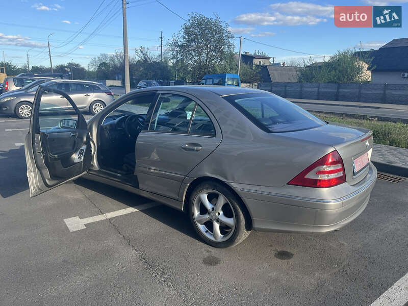 Седан Mercedes-Benz C-Class 2004 в Киеве