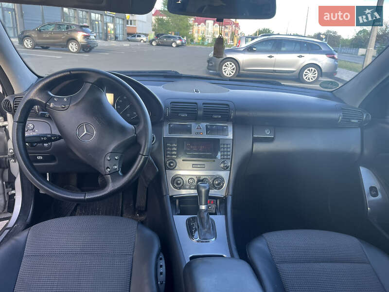 Седан Mercedes-Benz C-Class 2004 в Киеве