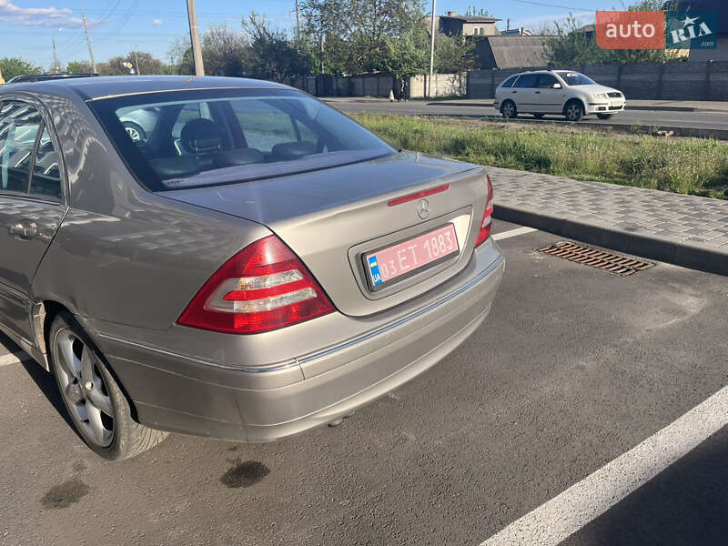 Седан Mercedes-Benz C-Class 2004 в Киеве