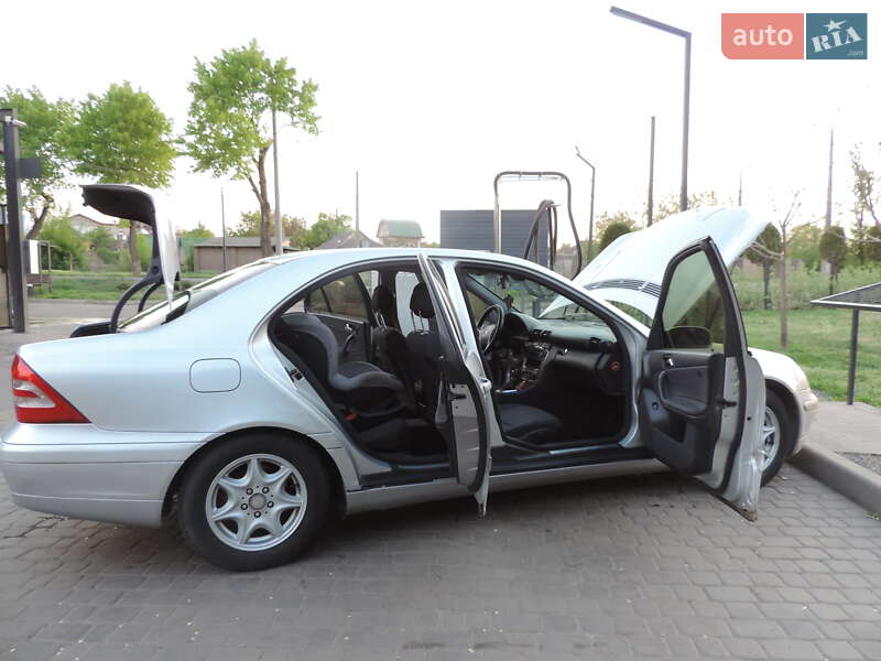 Седан Mercedes-Benz C-Class 2002 в Кривом Роге
