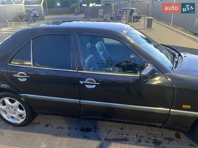 Седан Mercedes-Benz C-Class 1995 в Днепре