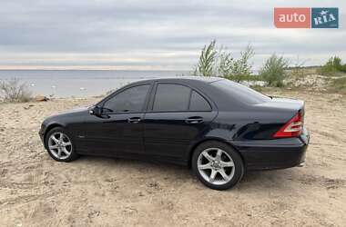 Седан Mercedes-Benz C-Class 2005 в 