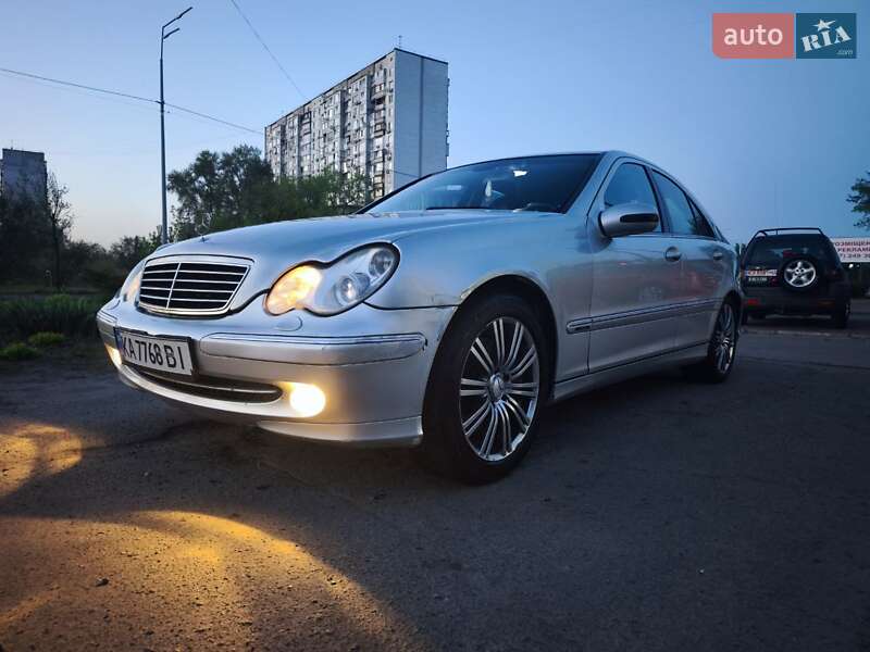 Седан Mercedes-Benz C-Class 2005 в Киеве