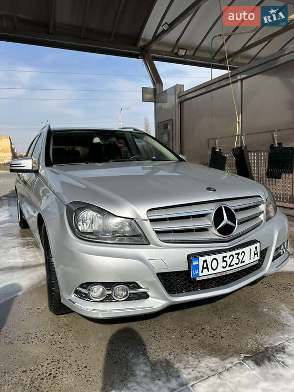 Универсал Mercedes-Benz C-Class 2012 в Ужгороде