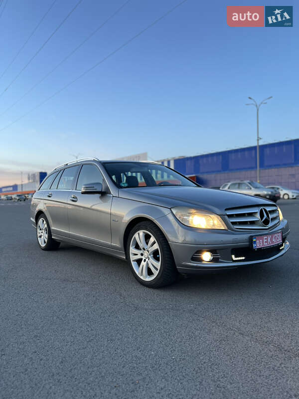 Универсал Mercedes-Benz C-Class 2010 в Луцке