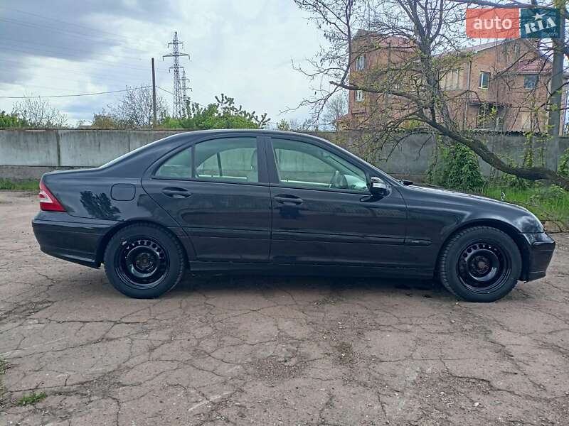 Седан Mercedes-Benz C-Class 2004 в Чернигове