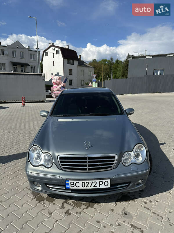 Седан Mercedes-Benz C-Class 2004 в Львові