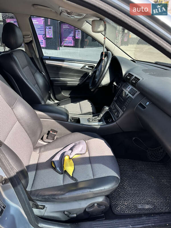 Седан Mercedes-Benz C-Class 2004 в Львові