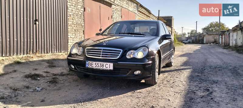 Седан Mercedes-Benz C-Class 2005 в Николаеве