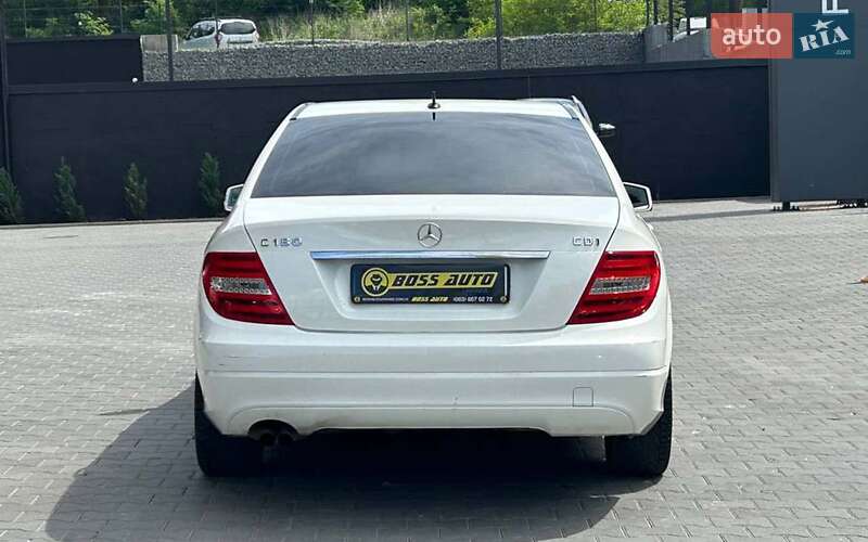 Седан Mercedes-Benz C-Class 2011 в Чернівцях