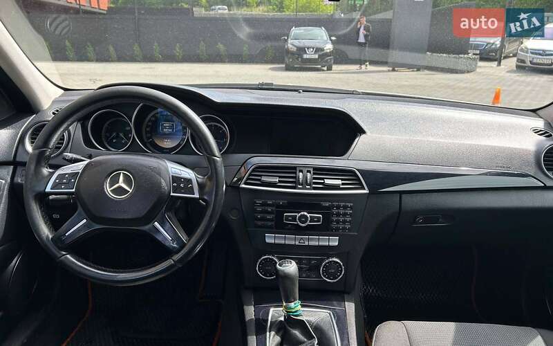 Седан Mercedes-Benz C-Class 2011 в Чернівцях