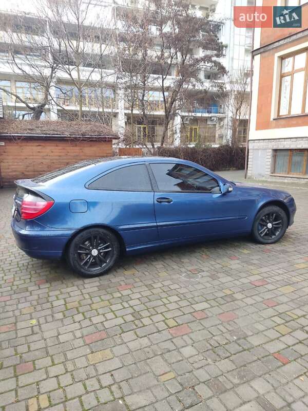 Купе Mercedes-Benz C-Class 2002 в 