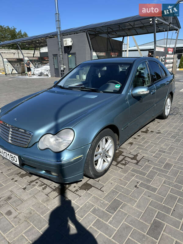 Седан Mercedes-Benz C-Class 2001 в Чугуеве