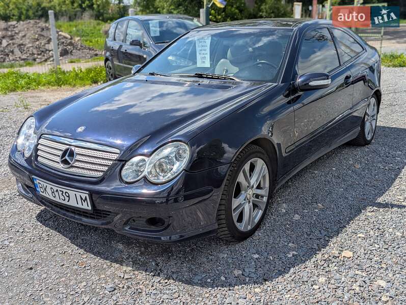 Купе Mercedes-Benz C-Class 2005 в 