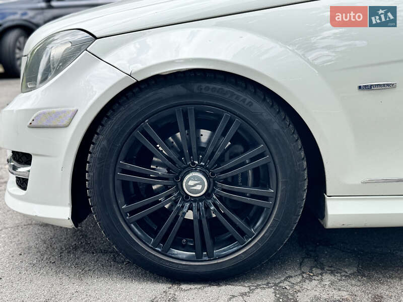 Седан Mercedes-Benz C-Class 2012 в Києві