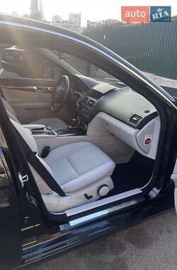Седан Mercedes-Benz C-Class 2010 в 