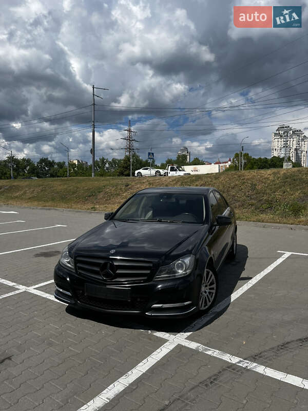 Mercedes-Benz C-Class 2011