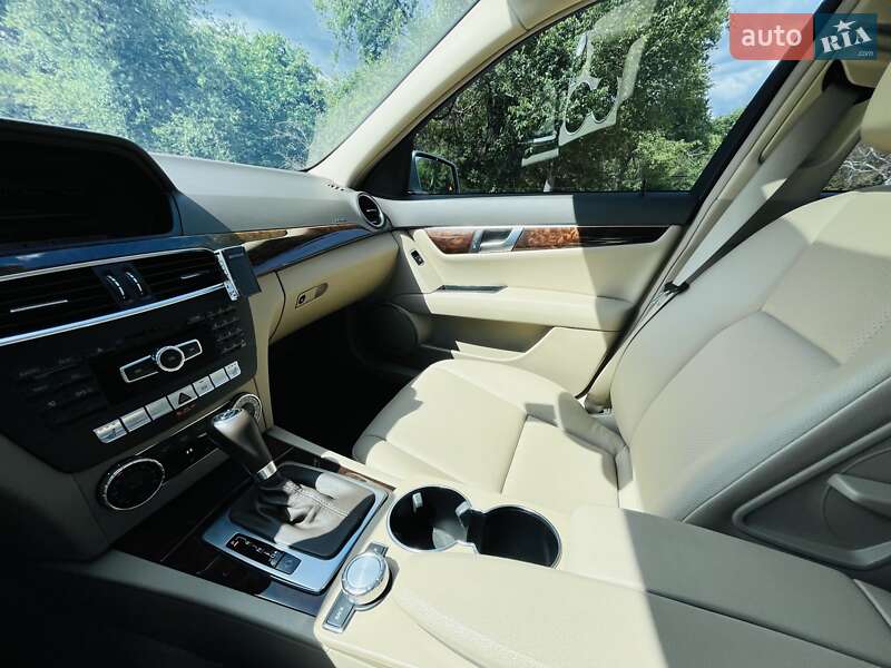Седан Mercedes-Benz C-Class 2013 в Киеве