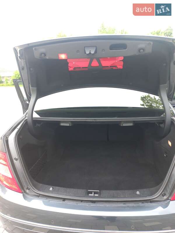 Седан Mercedes-Benz C-Class 2010 в Бучачі