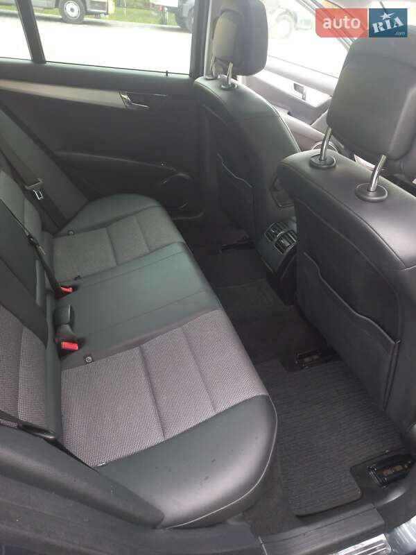 Седан Mercedes-Benz C-Class 2010 в Бучачі