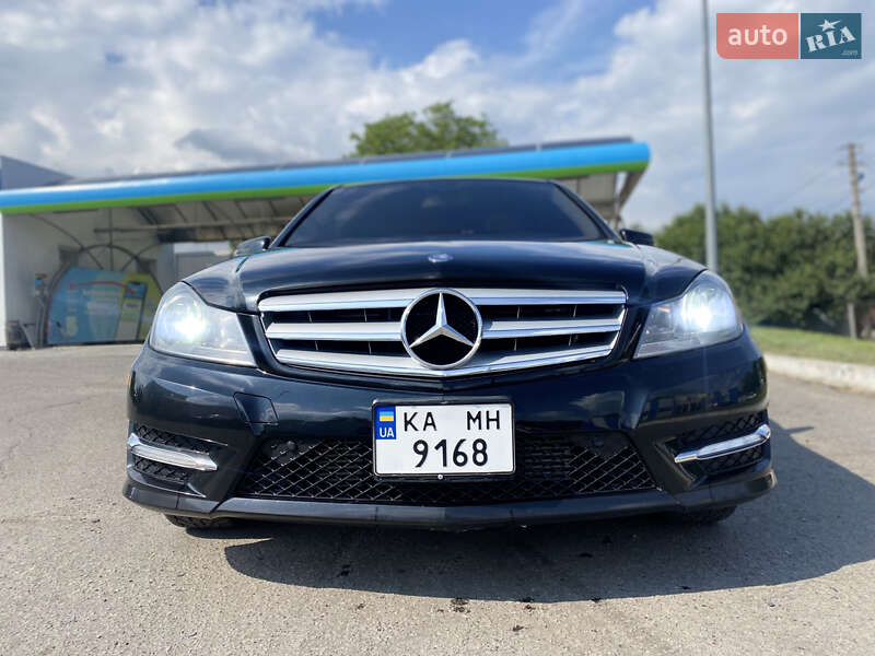 Седан Mercedes-Benz C-Class 2012 в Лубнах