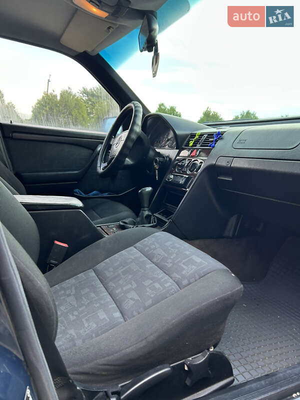 Седан Mercedes-Benz C-Class 1996 в Чернівцях