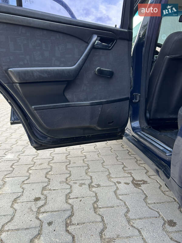 Седан Mercedes-Benz C-Class 1996 в Чернівцях