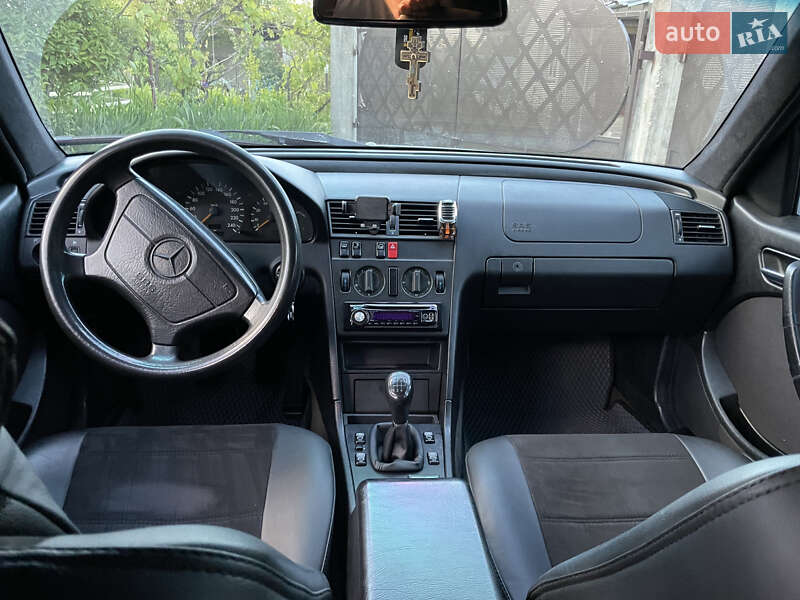 Седан Mercedes-Benz C-Class 1994 в Жовкве
