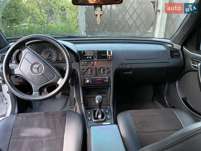 Седан Mercedes-Benz C-Class 1994 в Жовкве