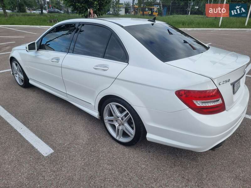 Седан Mercedes-Benz C-Class 2013 в Житомирі