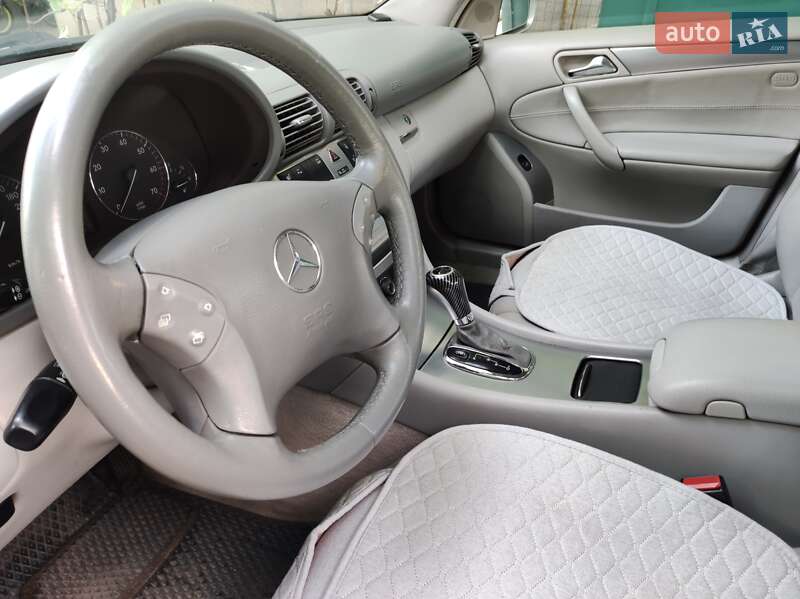 Седан Mercedes-Benz C-Class 2004 в Киеве