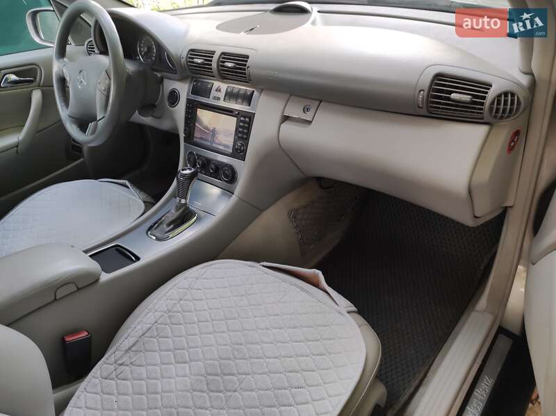 Седан Mercedes-Benz C-Class 2004 в Киеве