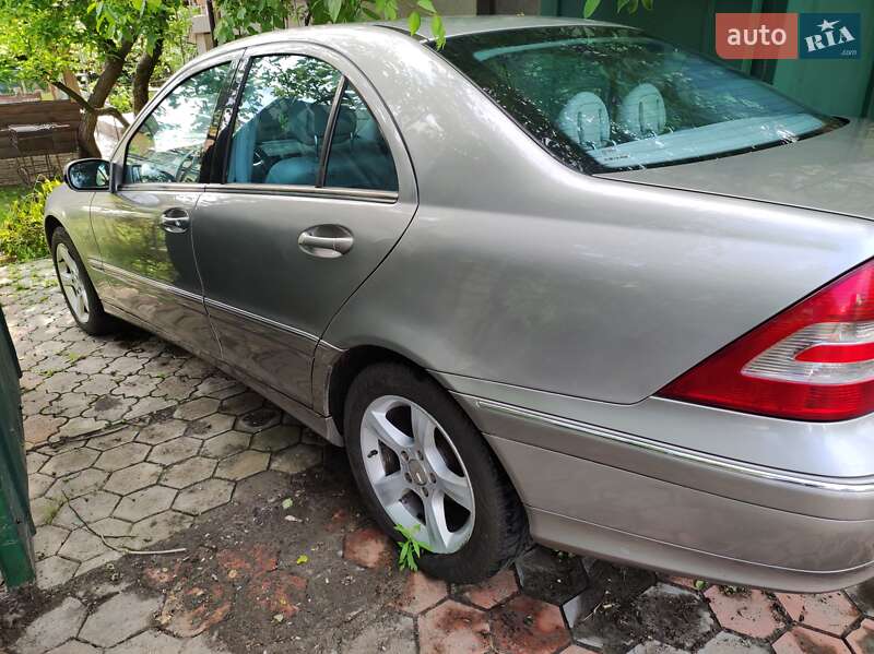 Седан Mercedes-Benz C-Class 2004 в Киеве