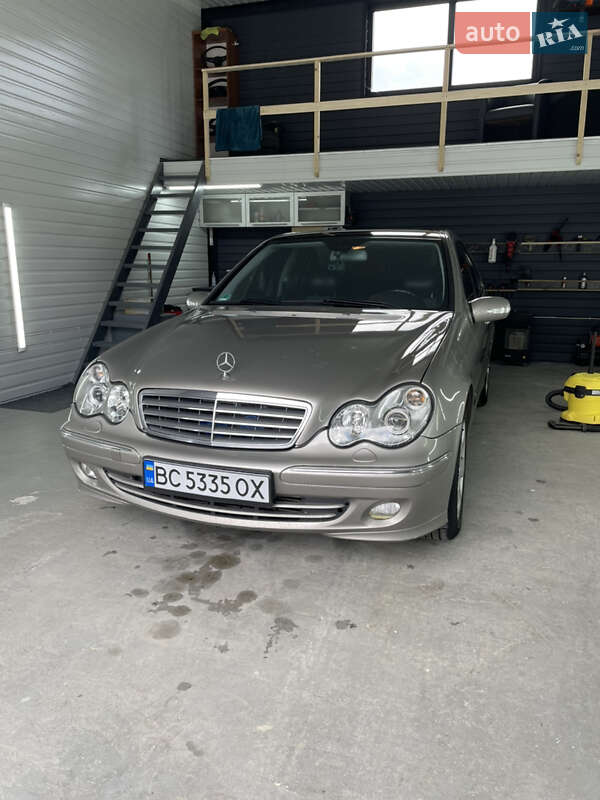 Седан Mercedes-Benz C-Class 2004 в Львове