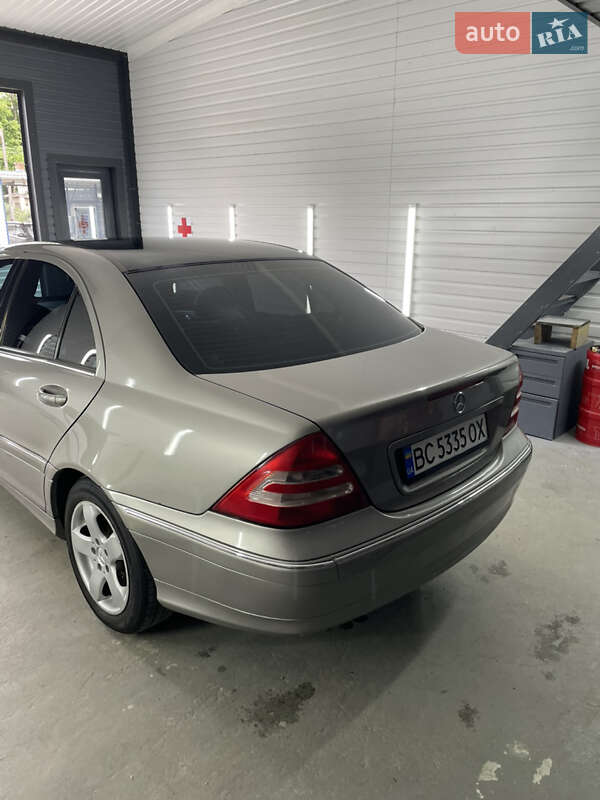 Седан Mercedes-Benz C-Class 2004 в Львове