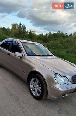 Седан Mercedes-Benz C-Class 2004 в Верховине
