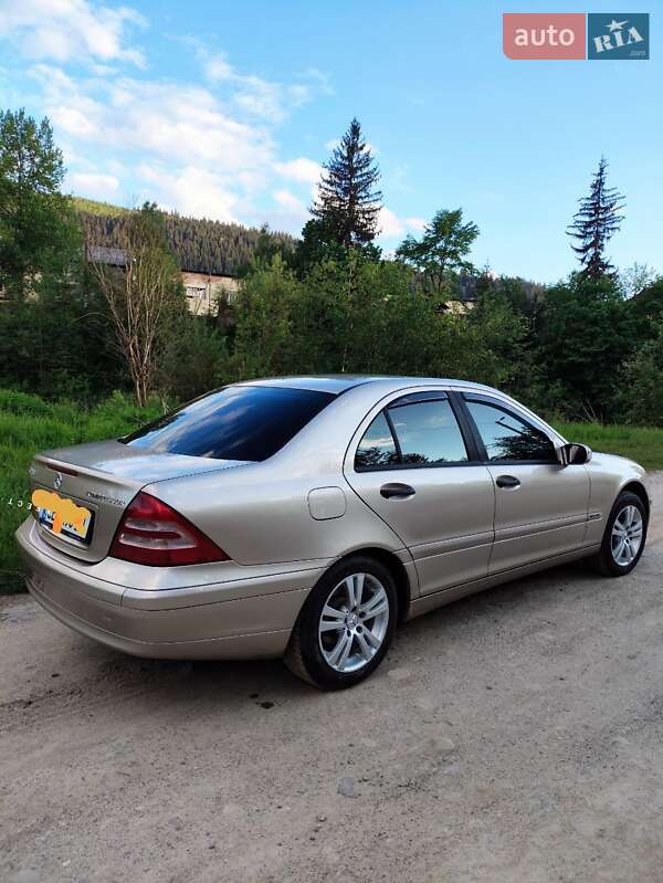 Седан Mercedes-Benz C-Class 2004 в Верховине