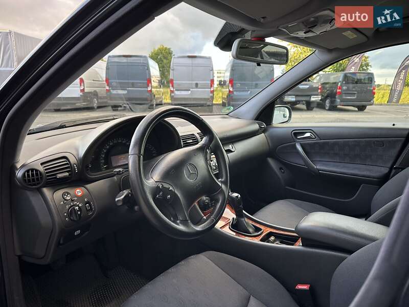 Седан Mercedes-Benz C-Class 2003 в Бучаче