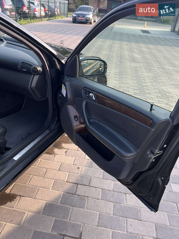Седан Mercedes-Benz C-Class 2003 в Лубнах
