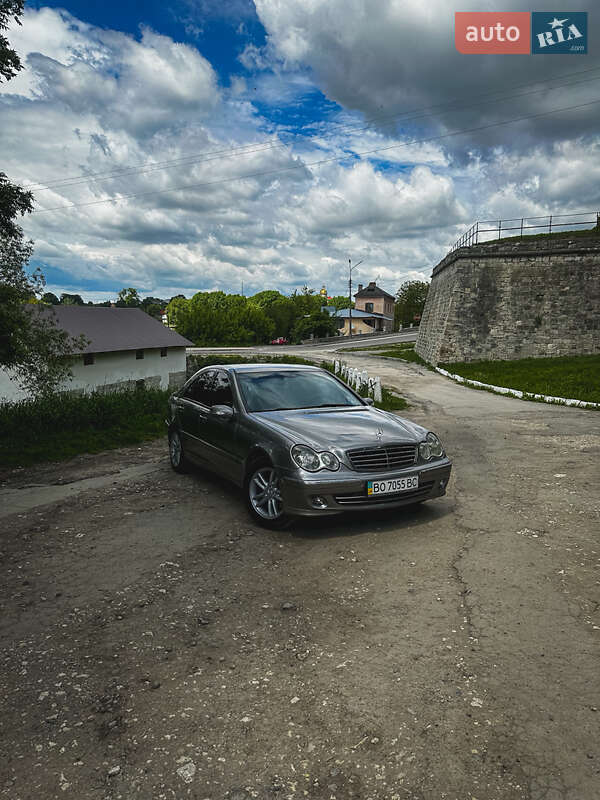 Седан Mercedes-Benz C-Class 2004 в Тернополі