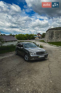 Седан Mercedes-Benz C-Class 2004 в 