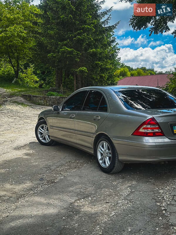 Седан Mercedes-Benz C-Class 2004 в Тернополі