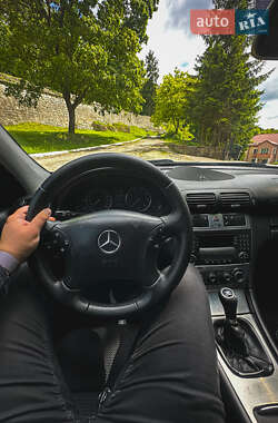 Седан Mercedes-Benz C-Class 2004 в 