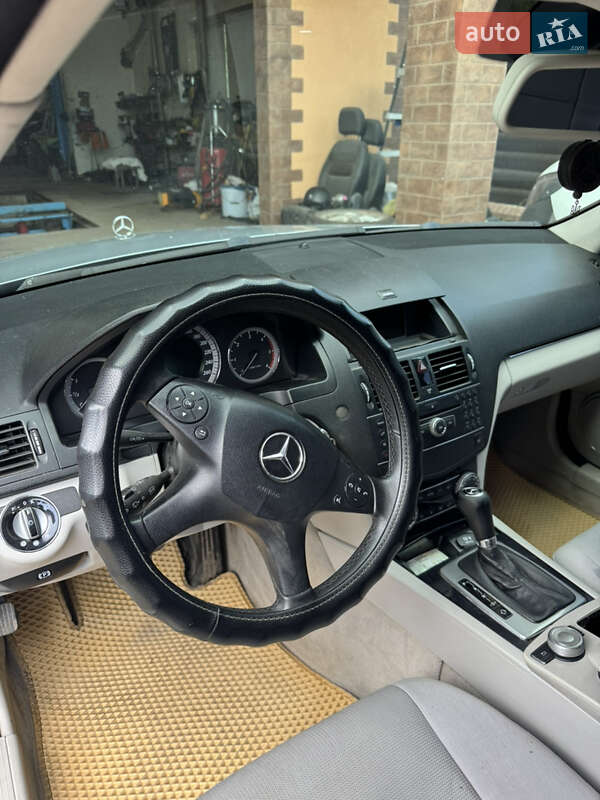 Універсал Mercedes-Benz C-Class 2008 в Чернівцях