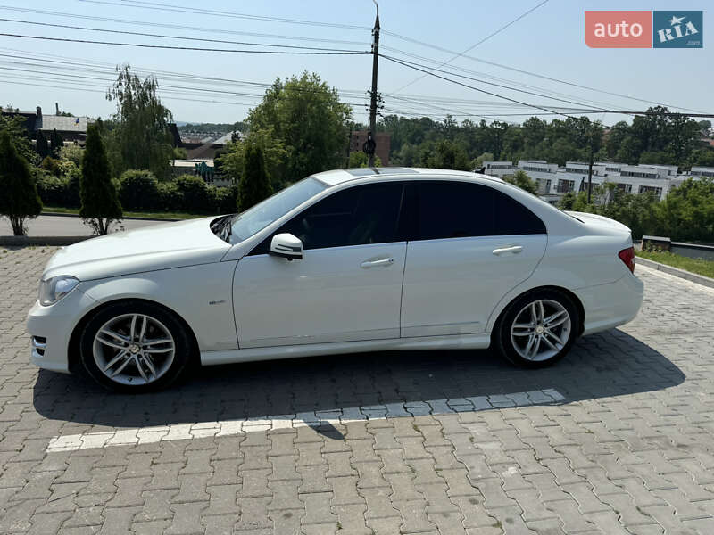 Седан Mercedes-Benz C-Class 2011 в Черновцах