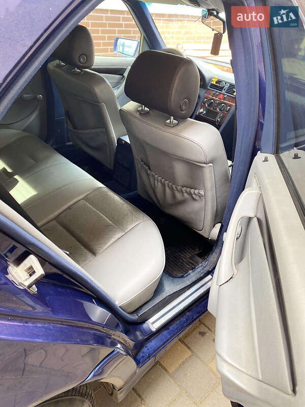 Седан Mercedes-Benz C-Class 1998 в Іршаві