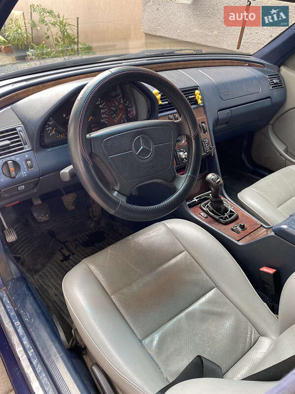 Седан Mercedes-Benz C-Class 1998 в Іршаві